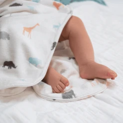 Aden + Anais™ Essential S Easy Swaddle™ Pucksack 1.5 TOG 3-pack Wild Prairie Velboa 0-3 Maanden -Kleine Wondertjes aden anais essential s easy swaddle pucksack 1 5 tog 3 pack wild prairie velboa 0 3 maanden a383670 3
