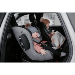 AXKID Autostoel Modukid I-Size Sky Grey -Kleine Wondertjes axkid autostoel modukid i size sky grey a330961 2