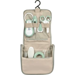 BEABA ® Hangende Toilettas Met 9 Accessoires - Saliegroen -Kleine Wondertjes beaba hangende toilettas met 9 accessoires saliegroen a364253 3