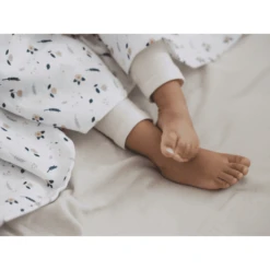 BEABA ® Set Van 2 Burp Doeken Mirage Storm/Spring Flower 120 X 120 Cm -Kleine Wondertjes beaba set van 2 burp doeken mirage storm spring flower 120 x 120 cm a365385 2