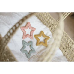 BIBS® Bijtring Baby Bitie Star Vanaf 3 Maanden In Baby Blauw 7 BIBS® Bijtring Baby Bitie Star Vanaf 3 Maanden In Baby Blauw -Kleine Wondertjes bibs bijtring baby bitie star vanaf 3 maanden in baby blauw a345874 2