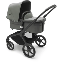 Bugaboo Kinderwagen Fox 5 Met Reiswieg En Zitje Black / Forest Green -Kleine Wondertjes bugaboo kinderwagen fox 5 met reiswieg en zitje black forest green a409944 2