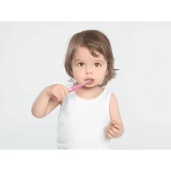 CURAPROX Baby Tandenborstel Met 4.260 Extra Fijne CUREN® Borstelharen 0 - 4 Jaar In Roze 7 CURAPROX Baby Tandenborstel Met 4.260 Extra Fijne CUREN® Borstelharen 0 - 4 Jaar In Roze -Kleine Wondertjes curaprox baby tandenborstel met 4 260 extra fijne curen borstelharen 0 4 jaar in roze a315211 2