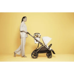 Kleine Wondertjes -Kleine Wondertjes cybex gold gazelle s taupe seashell beige kinderwagen a411999 1