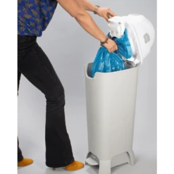 Diaper Champ Luieremmer ONE Maxi Handsfree, Zilver/wit 9 Diaper Champ Luieremmer ONE Maxi Handsfree, Zilver/wit -Kleine Wondertjes diaper champ luieremmer one maxi handsfree zilver wit a346865 4