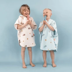 Done By Deer ™ Strandponcho Wally Roze -Kleine Wondertjes done by deer strandponcho wally roze a395036 1