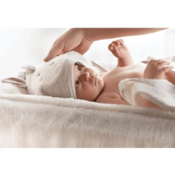 Fehn Badhanddoek Met Kap Lama Peru -Kleine Wondertjes fehn badhanddoek met kap lama peru a273513 4