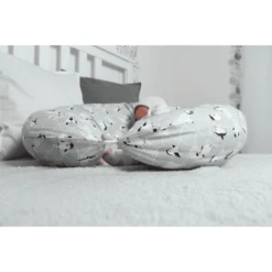 HOBEA-Germany Voedingskussen Penguin Grijs Wit -Kleine Wondertjes hobea germany voedingskussen penguin grijs wit a267361 2