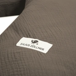 JULIUS ZÖLLNER Verpleegkussen Mousseline Nougat -Kleine Wondertjes julius zoellner verpleegkussen mousseline nougat a388731 1