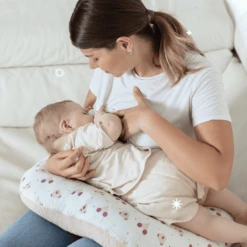 KOALA BABY CARE ® Hug Baby Voedingskussen - Roze 6 KOALA BABY CARE ® Hug Baby Voedingskussen - Roze -Kleine Wondertjes koala baby care hug baby voedingskussen roze a408357 1