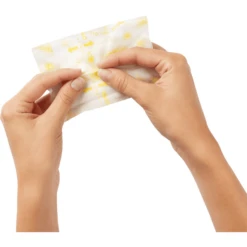 MEDELA Borstcompressen 60 Stuks -Kleine Wondertjes medela borstcompressen 60 stuks a205862 2