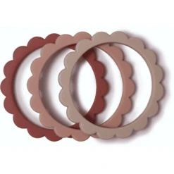Mushie Bijtring Bloem Armband, Roos/ Blush /Shifting Sand , 3 Stuks -Kleine Wondertjes mushie bijtring bloem armband roos blush shifting sand 3 stuks a399241 4