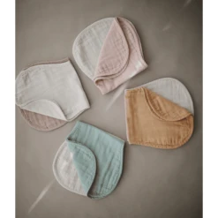 Mushie Burp Doekje Mousseline Roman Green /Mist 2-pack -Kleine Wondertjes mushie burp doekje mousseline roman green mist 2 pack a401192 2