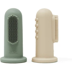 Mushie Vingertandenborstel Cambridge Blauw/Verwisselend Sand 8 Mushie Vingertandenborstel Cambridge Blauw/Verwisselend Sand -Kleine Wondertjes mushie vingertandenborstel cambridge blauw verwisselend sand a399468 3