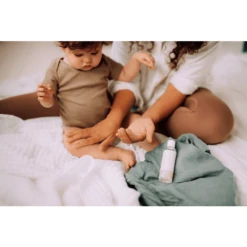 Naif Babyolie 100ml -Kleine Wondertjes naif babyolie 100ml a300966 3