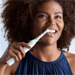 Oral B Oral-B Elektrische Tandenborstel, IO Series 4 Met Reisetui Heel White -Kleine Wondertjes oral b elektrische tandenborstel io series 4 met reisetui heel white a414770 1