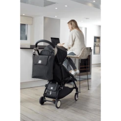 Walking Mum Luiertas Emily Zwart -Kleine Wondertjes walking mum luiertas emily zwart a398283 1